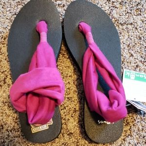 Sanuk sandles